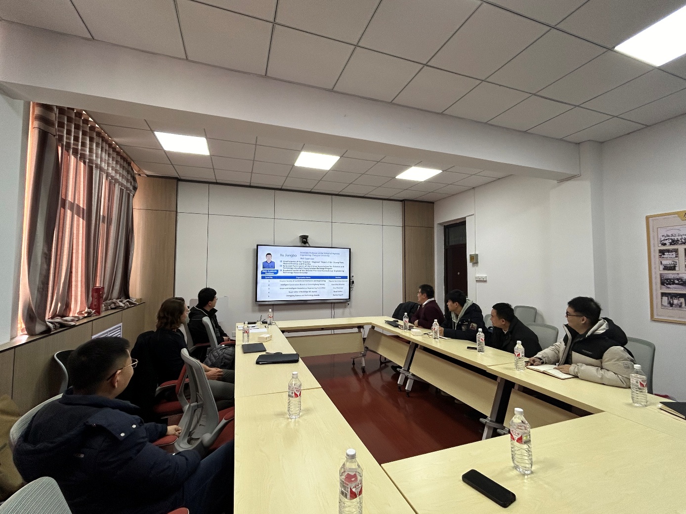 会议室里的人们AI 生成的内容可能不正确。